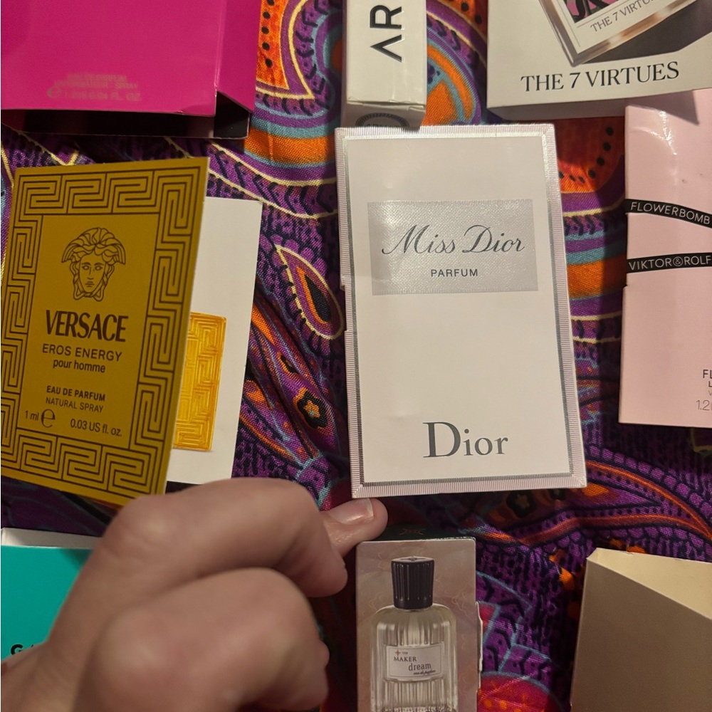 Bundle of 11 Perfume Vial Assortment - Try out high end perfumes before you buy! - Picture 3 of 5